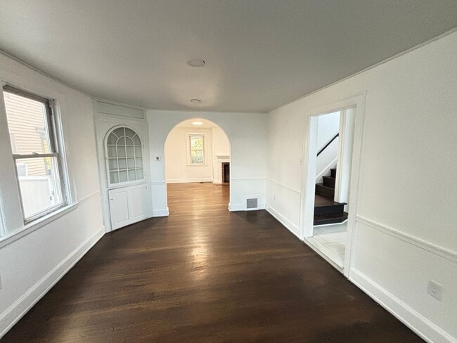 Building Photo - 409 E Washington Ave