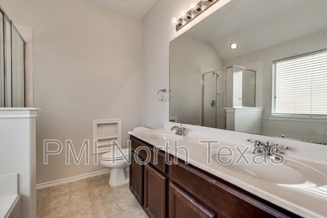 Building Photo - 8420 Sonnet Dr