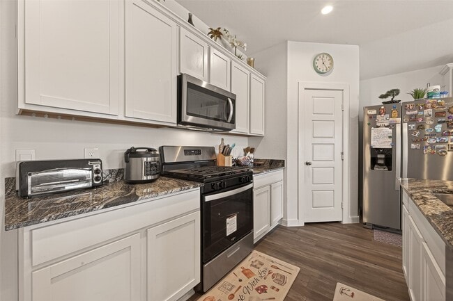 Building Photo - 1102 Rayburn Dr