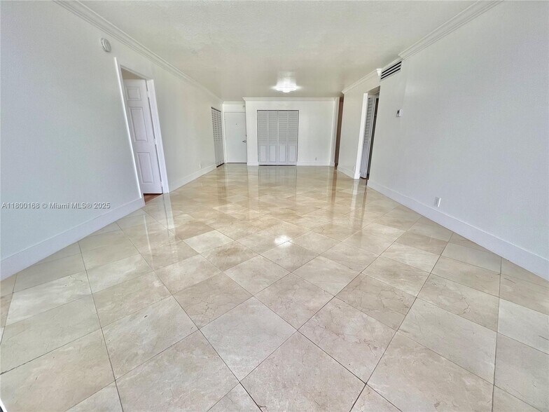 Building Photo - 6770 Indian Creek Dr