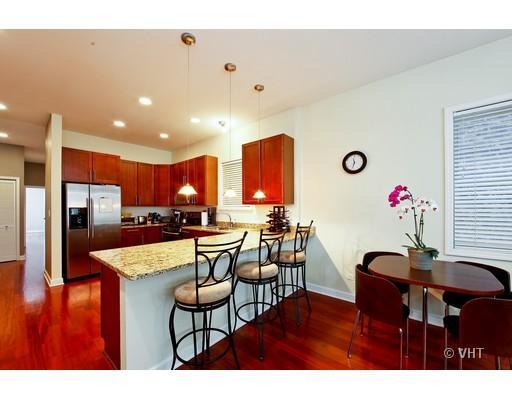 Building Photo - 1316 N Wicker Park Ave