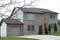 Building Photo - 3 bedroom, 1.5 bath town home located on B...