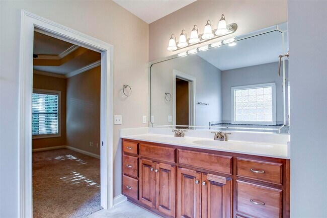 Building Photo - 239 Chippewa Dr