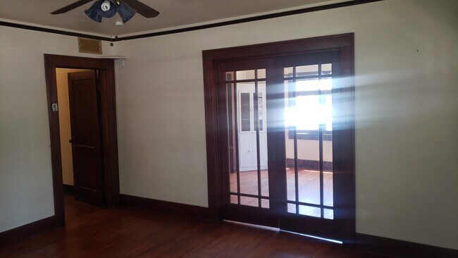 Building Photo - 803 E Flint St