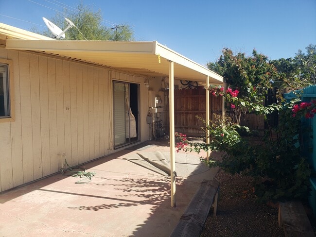 Building Photo - 3560 N Tucson Blvd