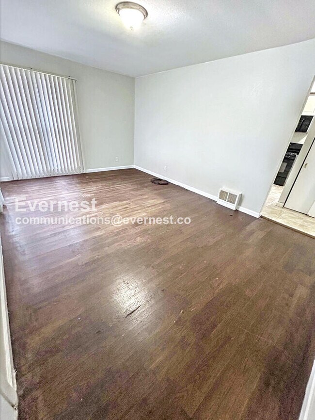 Building Photo - 5672 Parchester Dr