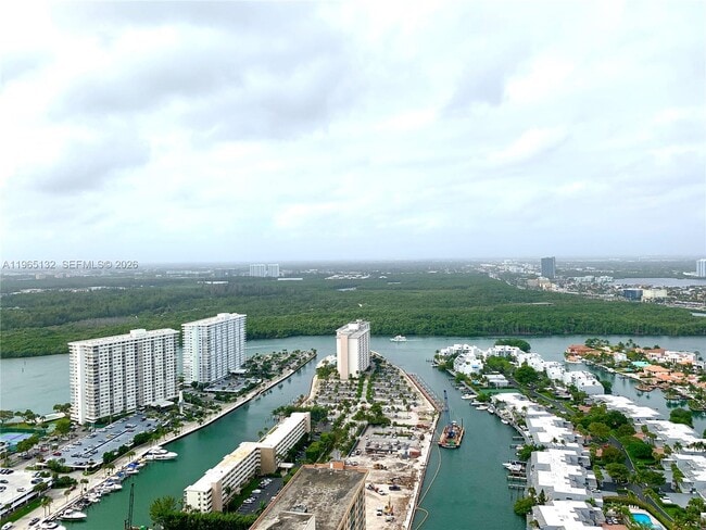 Building Photo - 16001 Collins Ave