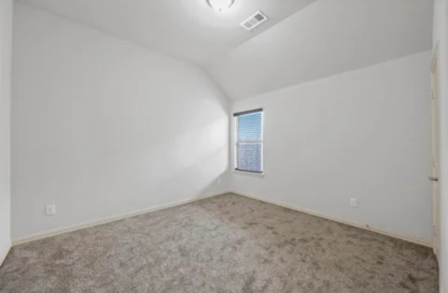 Building Photo - 1018 Ivy Charm Way