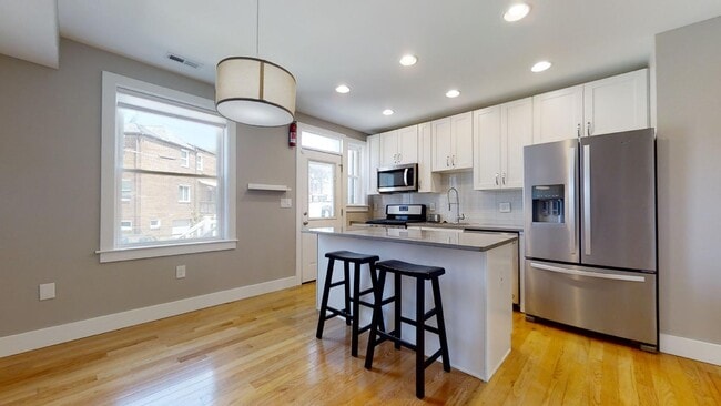 Building Photo - 12 Hawaii Ave NE