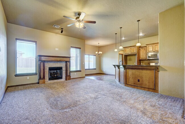 Building Photo - 1713 Pinewood Dr