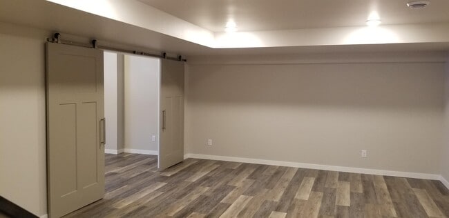 Building Photo - 401 Roark Way