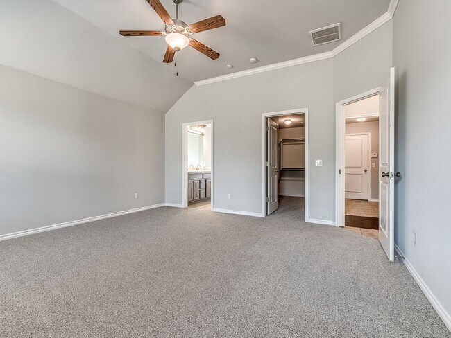 Building Photo - Updated Home + Montague Neighborhood + 3 b...