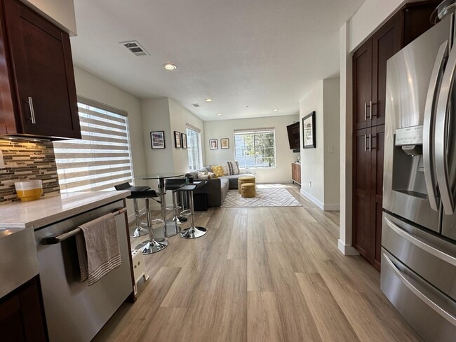 Building Photo - 1 Passage Ln