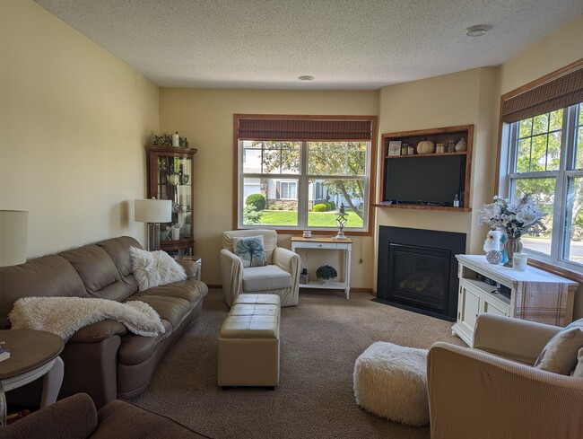 Building Photo - 931 Willow Glen Dr