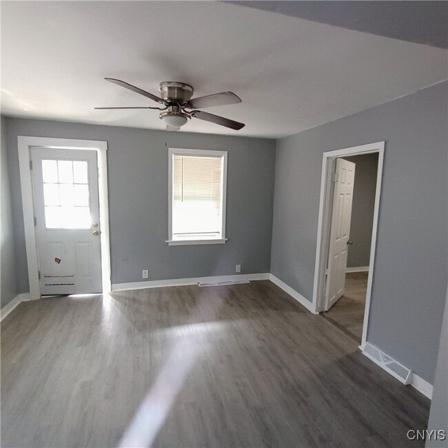 Building Photo - 407 Pond St