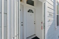 Building Photo - Bright & Modern 2BR Flat with Driveway Parking — Newly Renovated in Silver Terrace