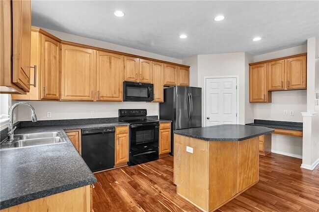 Building Photo - 704 Park Plaza E