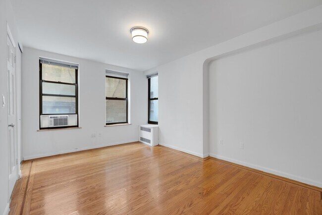 Building Photo - 113 E 31st St