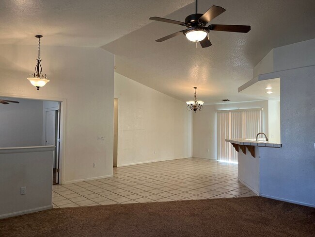 Building Photo - 3 bedroom, 2 bathroom in Apple Valley!