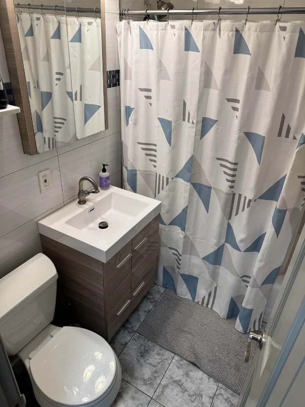 Building Photo - 345 E 54th St