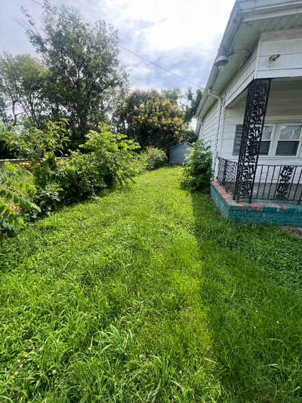 Building Photo - 751 22nd Ave N