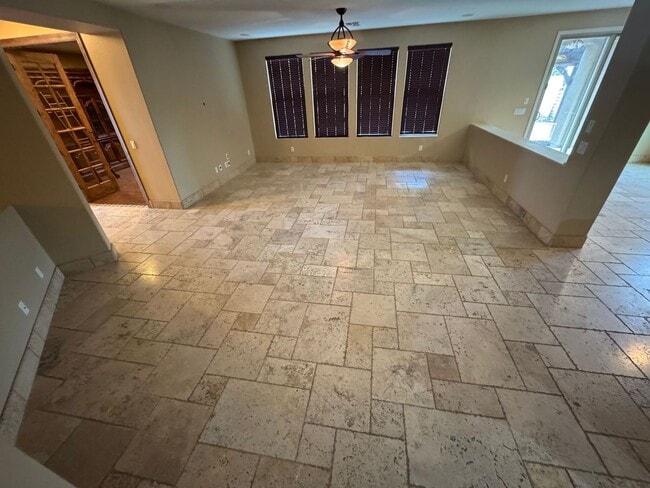 Building Photo - Beautiful 4 Bedroom - 2.5 Bath with Lots of Bonuses - Gilbert