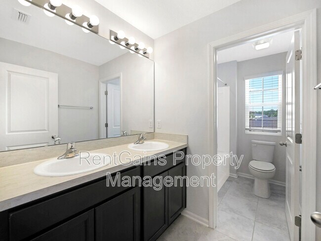 Building Photo - 597 Meadow Ridge Dr