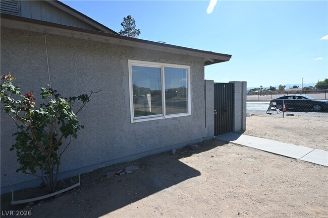 Building Photo - 2334 N Lamb Blvd