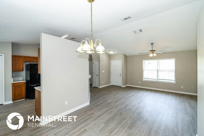 Building Photo - 2428 Justin Rd E