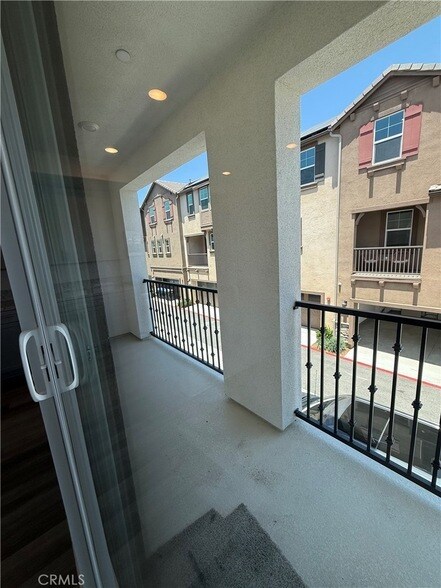 Building Photo - 40475 Melrose Dr