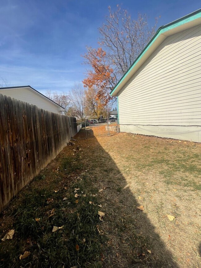 Building Photo - Three Bedroom Bayfield House with Large Fe...
