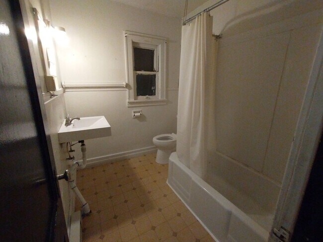 Building Photo - 724