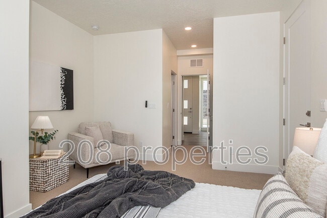 Building Photo - 486 E Violets Cv Ln