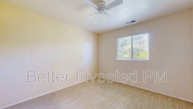 Building Photo - 832 S Orchard Ave