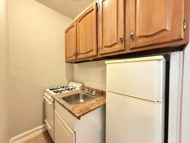 Building Photo - 2827 N Burling St