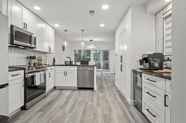 Building Photo - 1916 Shorewood Dr