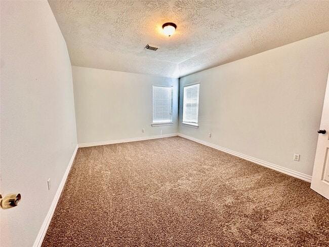 Building Photo - 2819 Lake Shore Harbour Dr