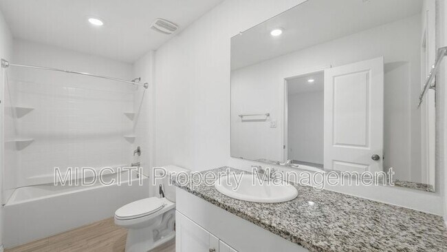 Building Photo - 2713 Green Finch