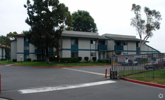 Building Photo - Huntington Villa Yorba Apartments