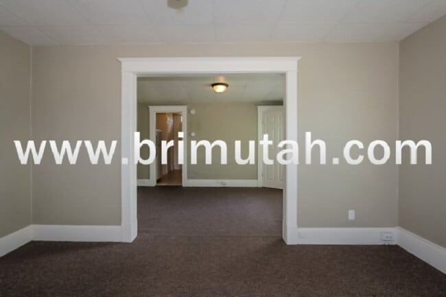 Building Photo - 273-275 S. 400 E. - 7