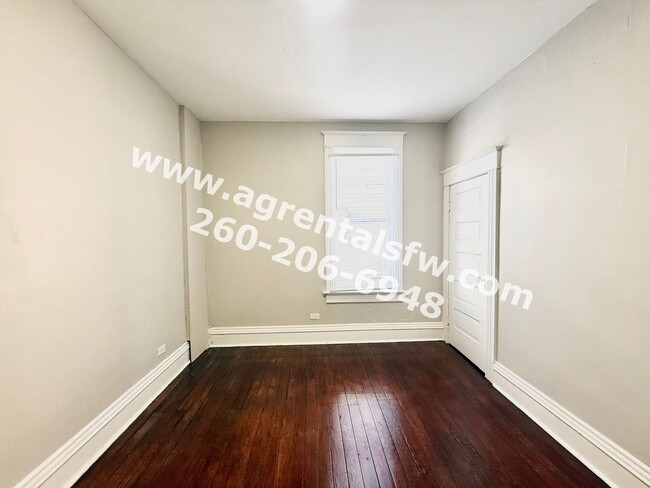 Building Photo - 3 Bedroom House