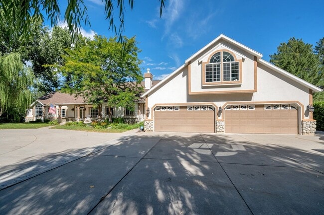 Building Photo - Immaculate Home for rent in gated cul-de-sac!