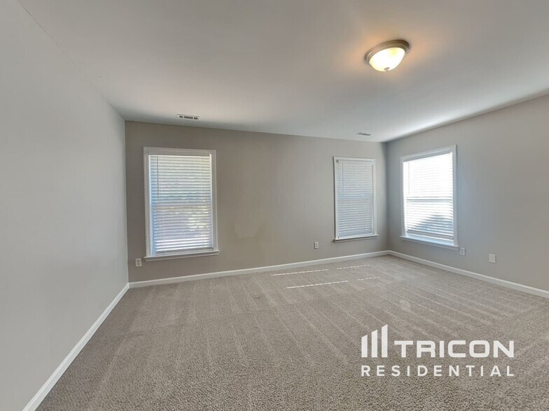 Building Photo - 8953 Crestview Cir