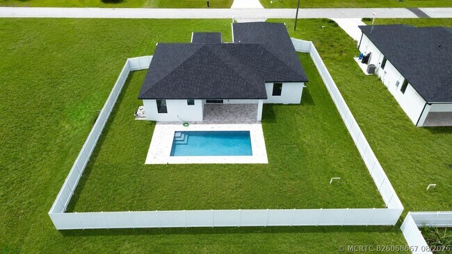 Building Photo - 2458 NW 9th Terrace