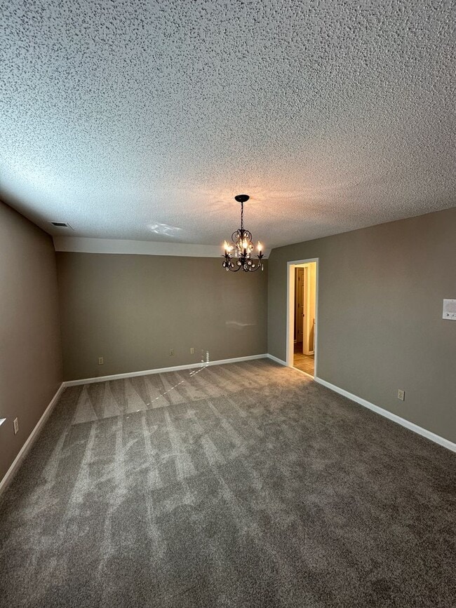 Building Photo - Elegant 4 BR w/POOL MAINTENANCE INCLUDED near Cherokee Valley Golf Club