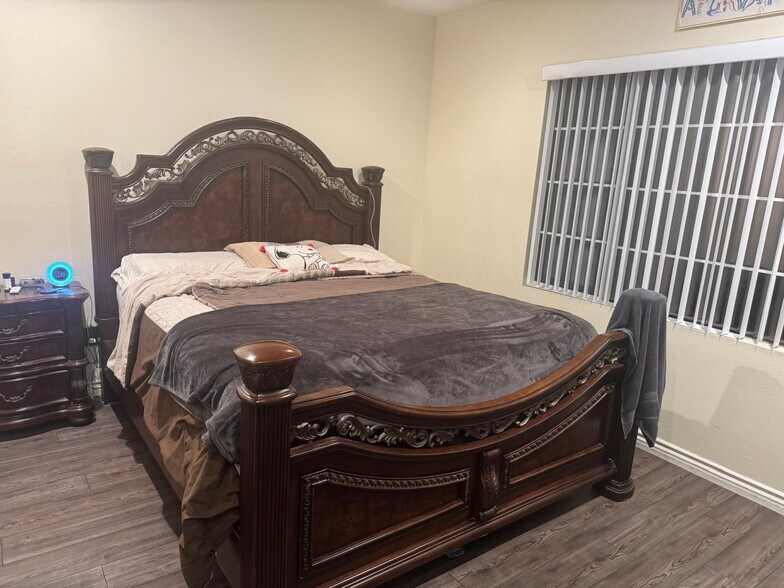 Building Photo - 6016 Sunflower St