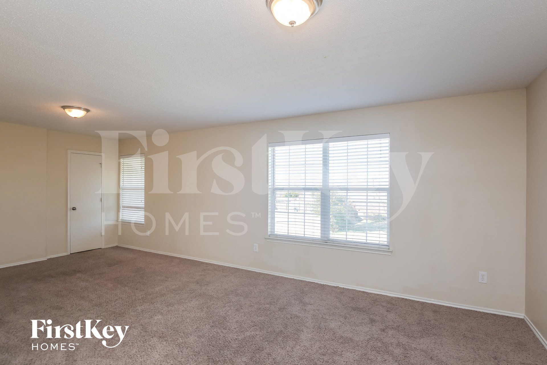 Building Photo - 2900 Ocean Dr