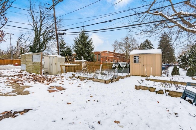 Building Photo - 51 E Schreyer Pl