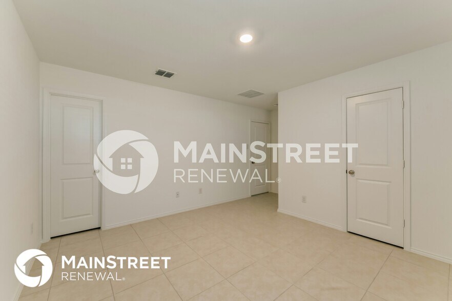 Building Photo - 332 Dry Cyn Wy