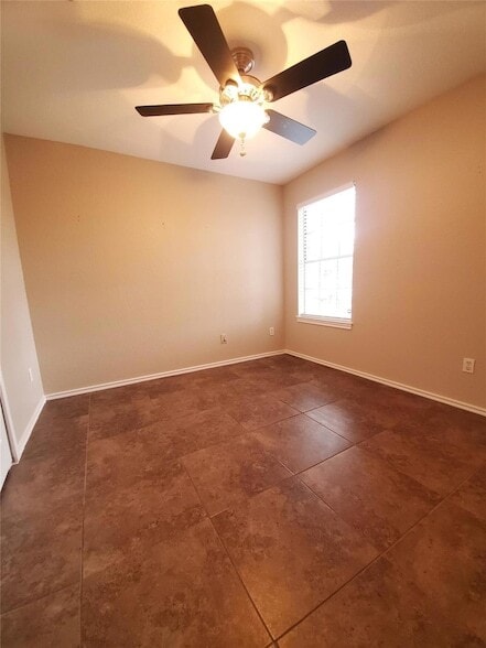 Building Photo - 2116 E Gann Hill Dr